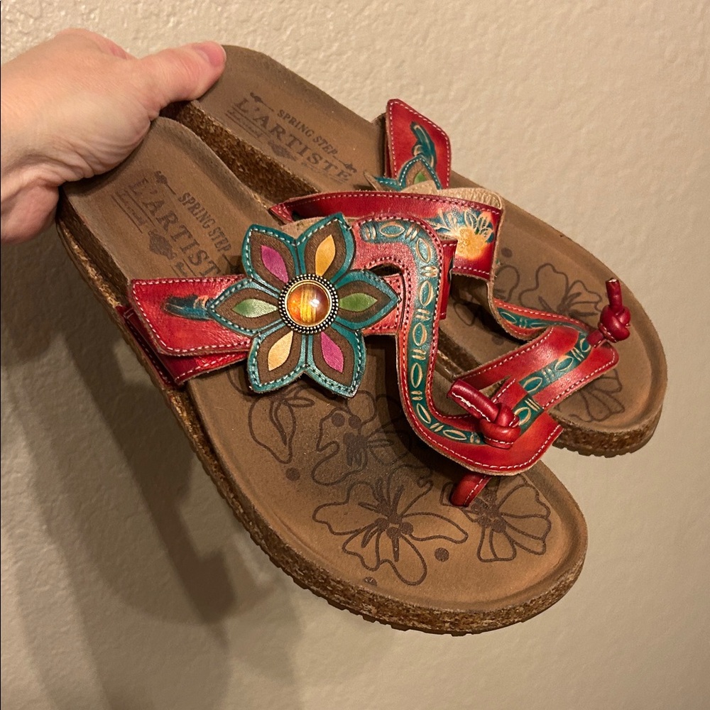 L’Artiste Akati Leather Thong Sandals